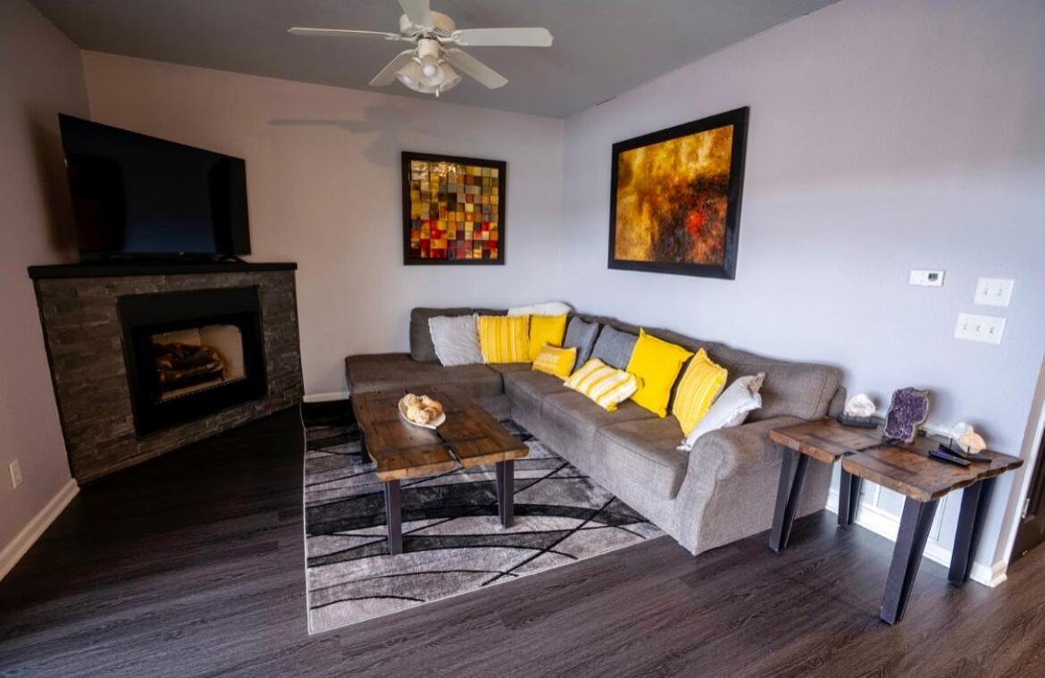 Brooklynn'S Bay, Elegant Lakefront Condo Retreat Hot Springs Exterior photo